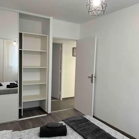 Renove - Les Nancy Apartment